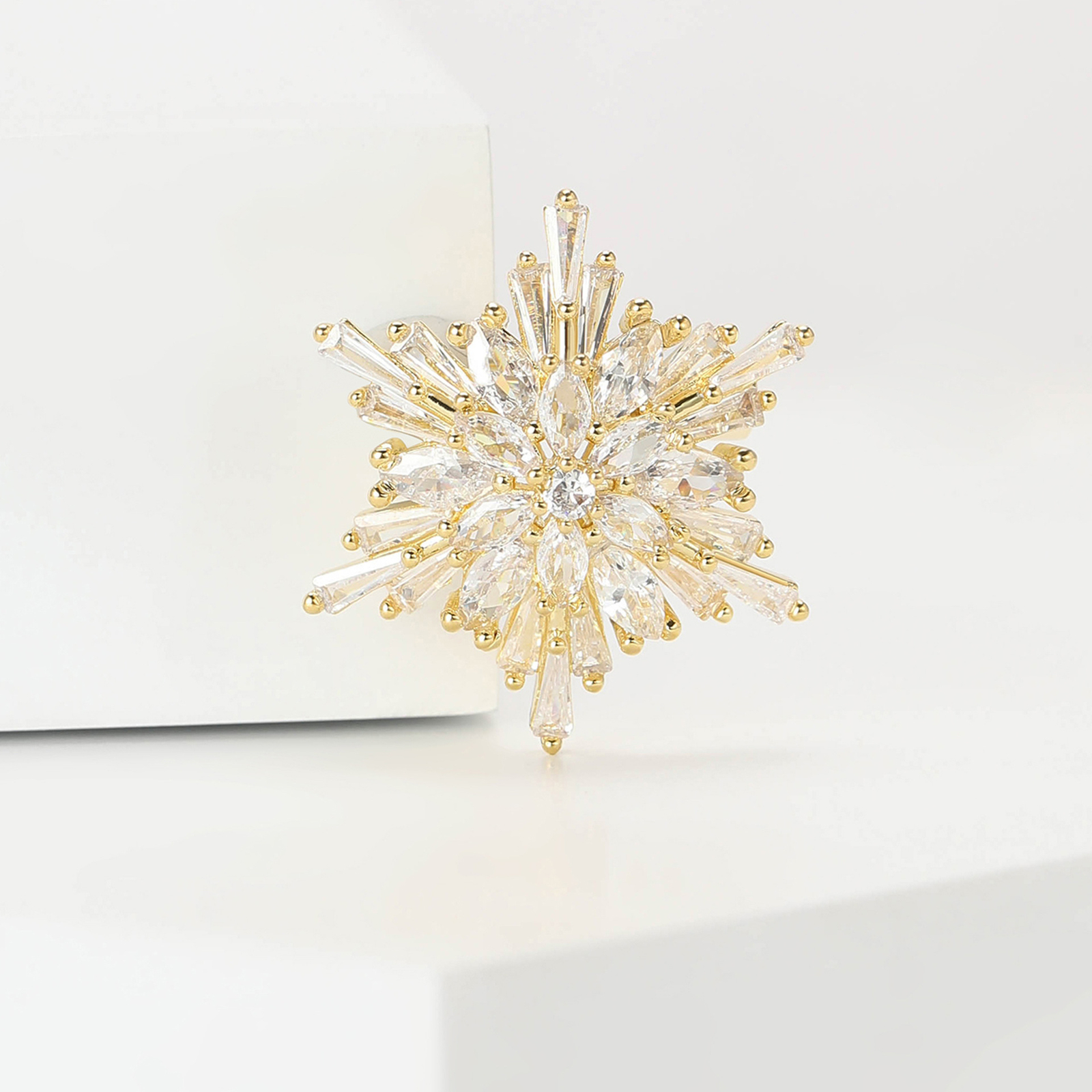 Vintage Style Snowflake Brooch with Rhinestone Party Banquet Lapel Pin Accessory