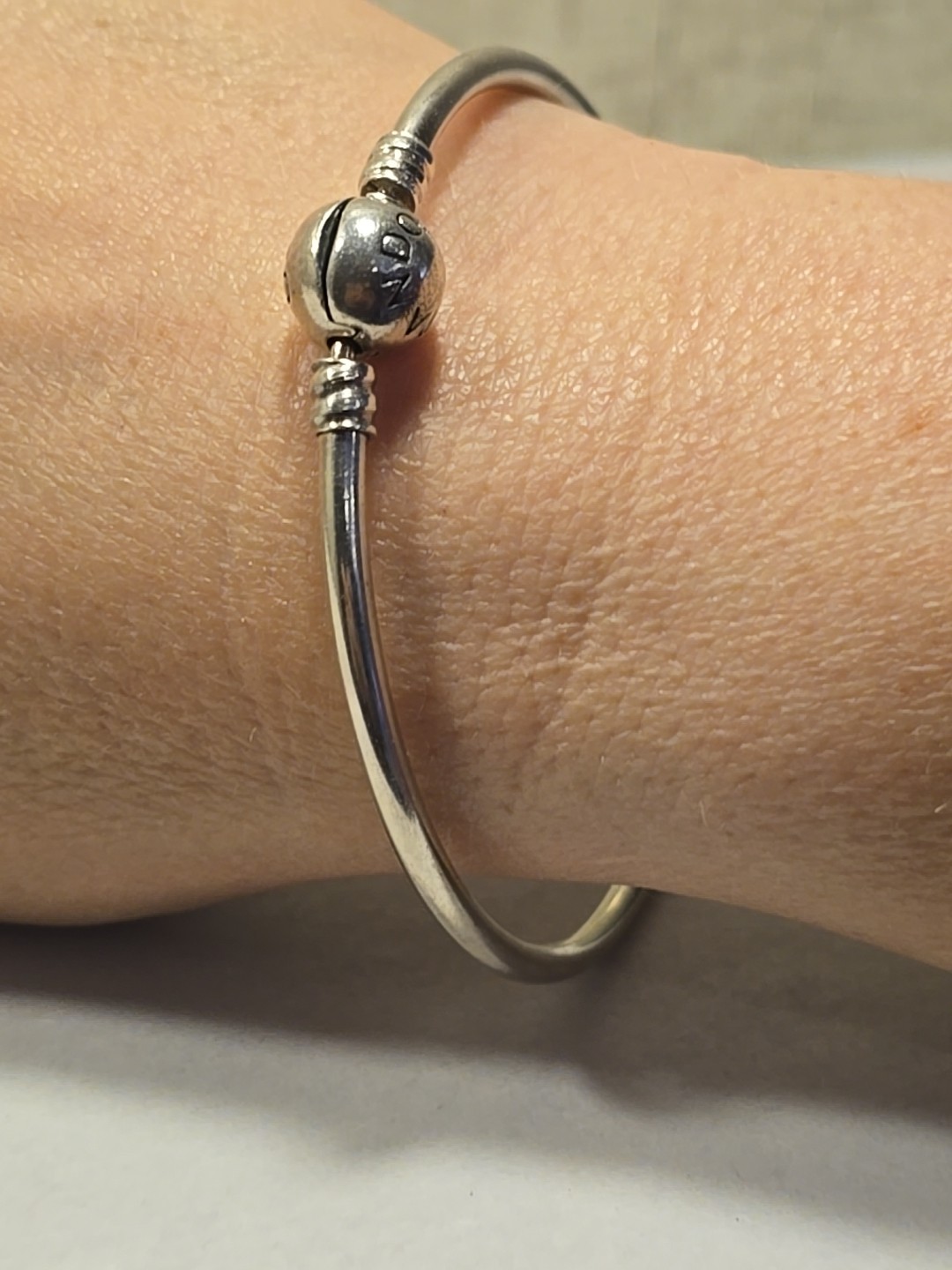 Pandora Moments Sterling Silver Ball Clasp Bangle Bracelet(9.1G) 7”