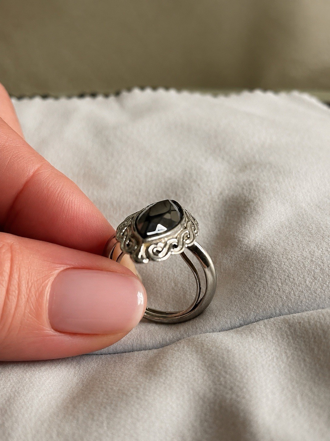 Avon Vintage Signed Marquise Black Onyx Filigree Silver Tone Adjustable Ring