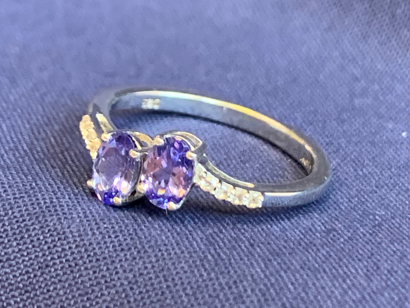 Sterling Silver Ring 2.18g Fine Jewelry Size 8 Band Tanzanite Look Stones *READ*