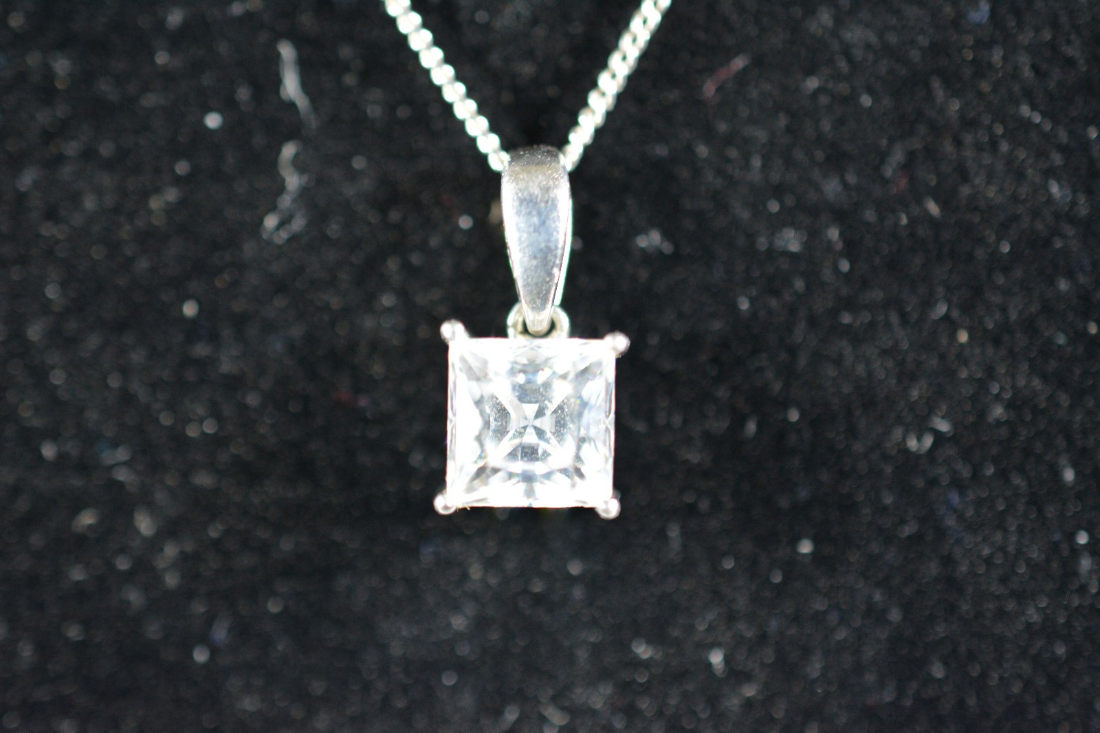 20″ Stirling Silver Necklace .925 2 Grams unknown stone (untested stone)
