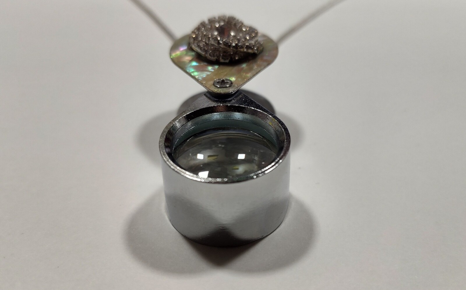 Magnifying Glass Swirly Rhinestone MOP Loupe Pendant Necklace 20x Strong