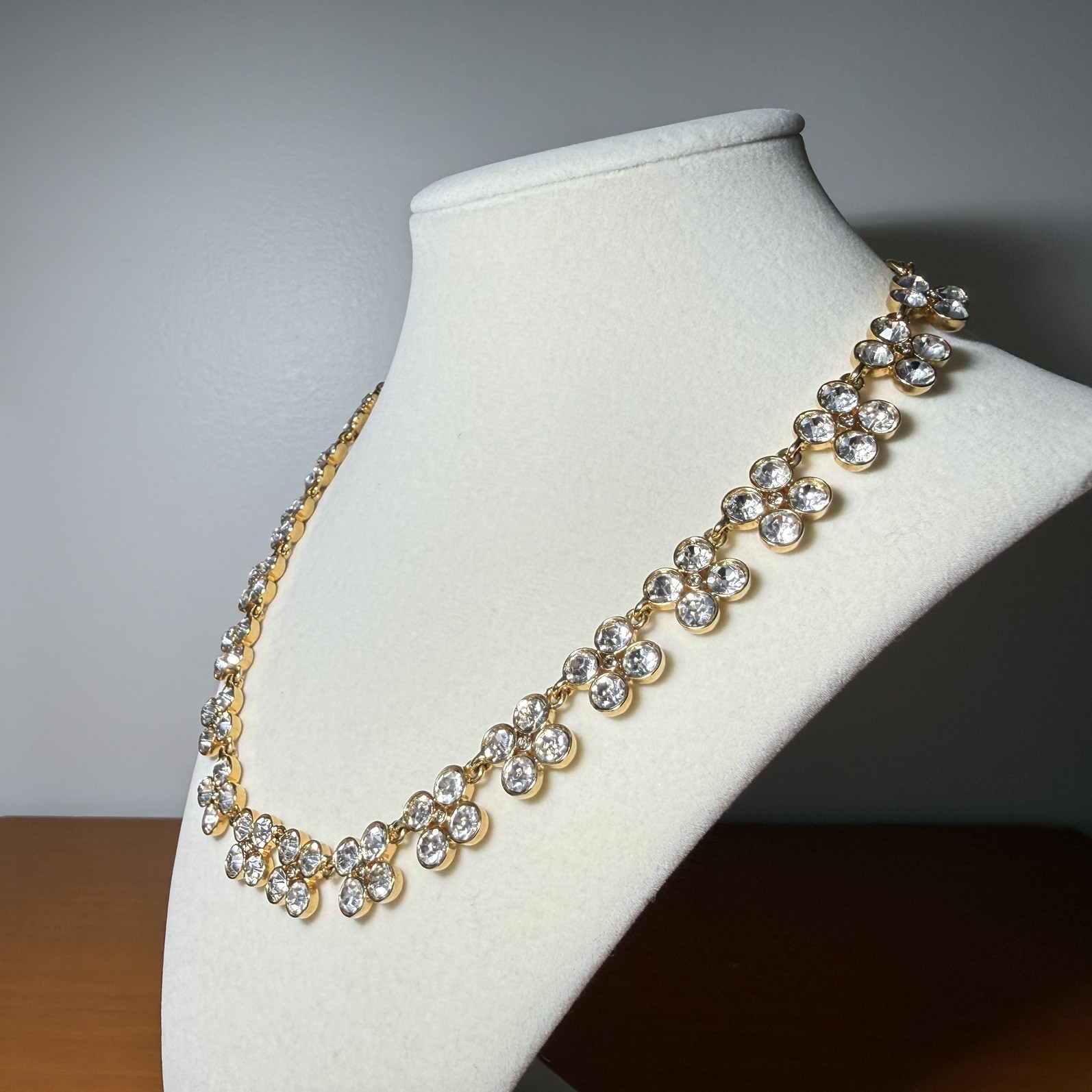 ANN TAYLOR GOLD TONE RHINESTONE NECKLACE EXCELLENT CONDITION 18” ADJUSTABLE