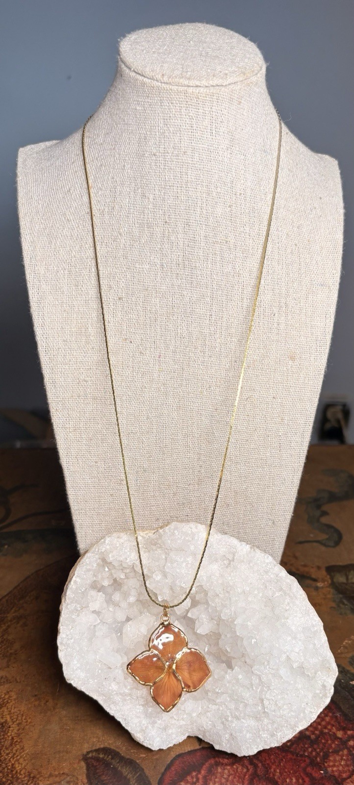 Vintage Korea 22in Gold Tone Chain Pendant Necklace Pressed Flower Gold Trim