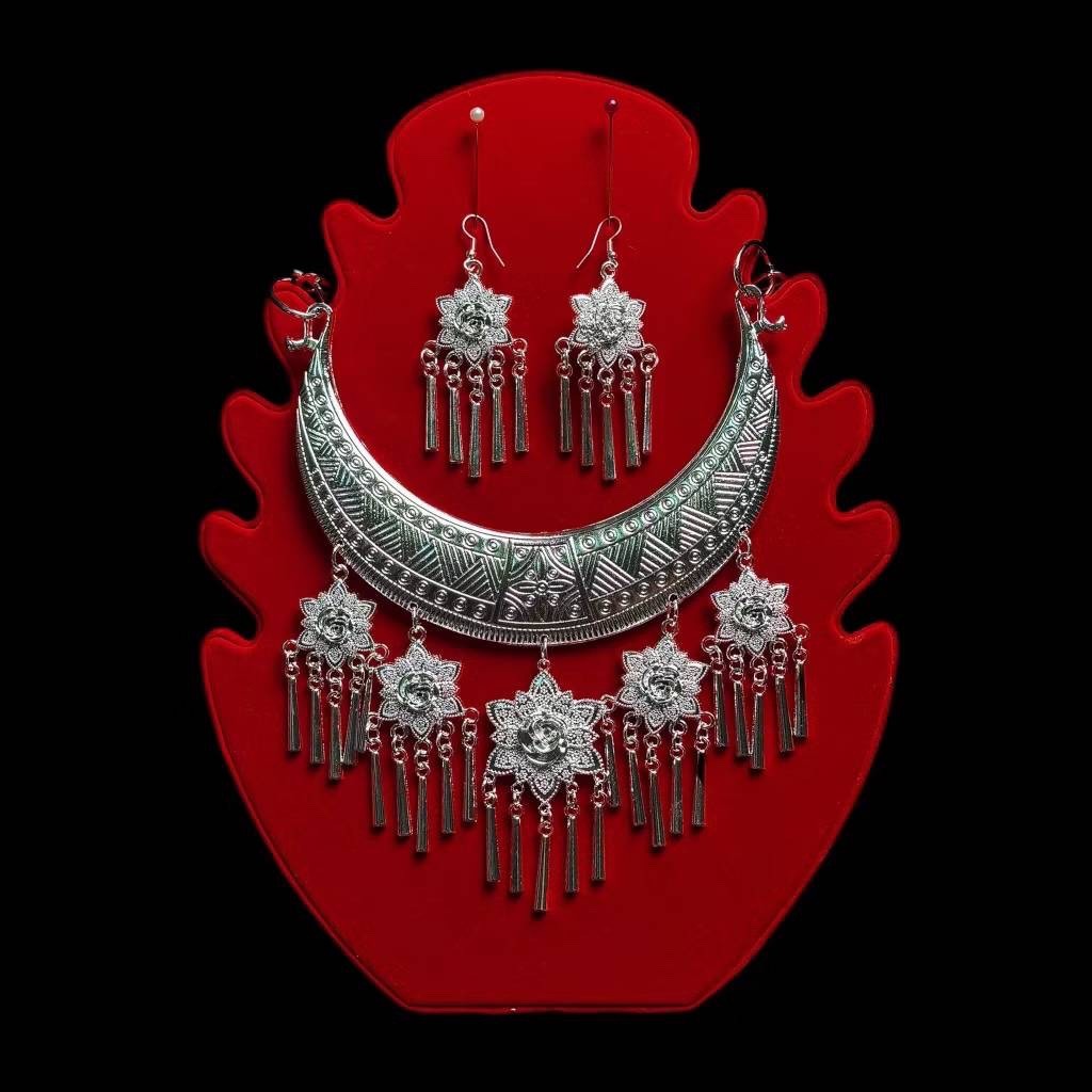 White silver jewelry set, necklace and earrings, with ancient Thai design.
