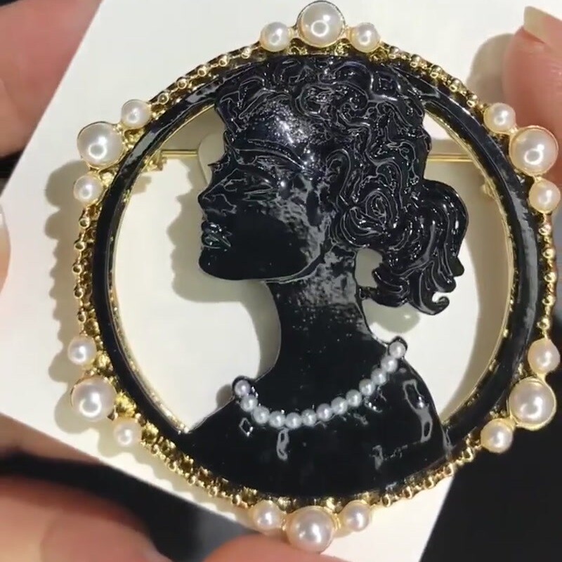 Beauty Lady Brooch Figure natural seashell Fashion Women Men Pins Jewelry Gift