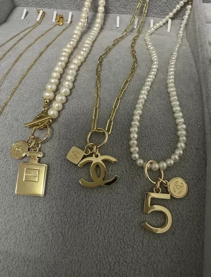 Full Set of 6 CHANEL Beauty VIP Gift Holiday Gold Charm Pendant Genuine Rare