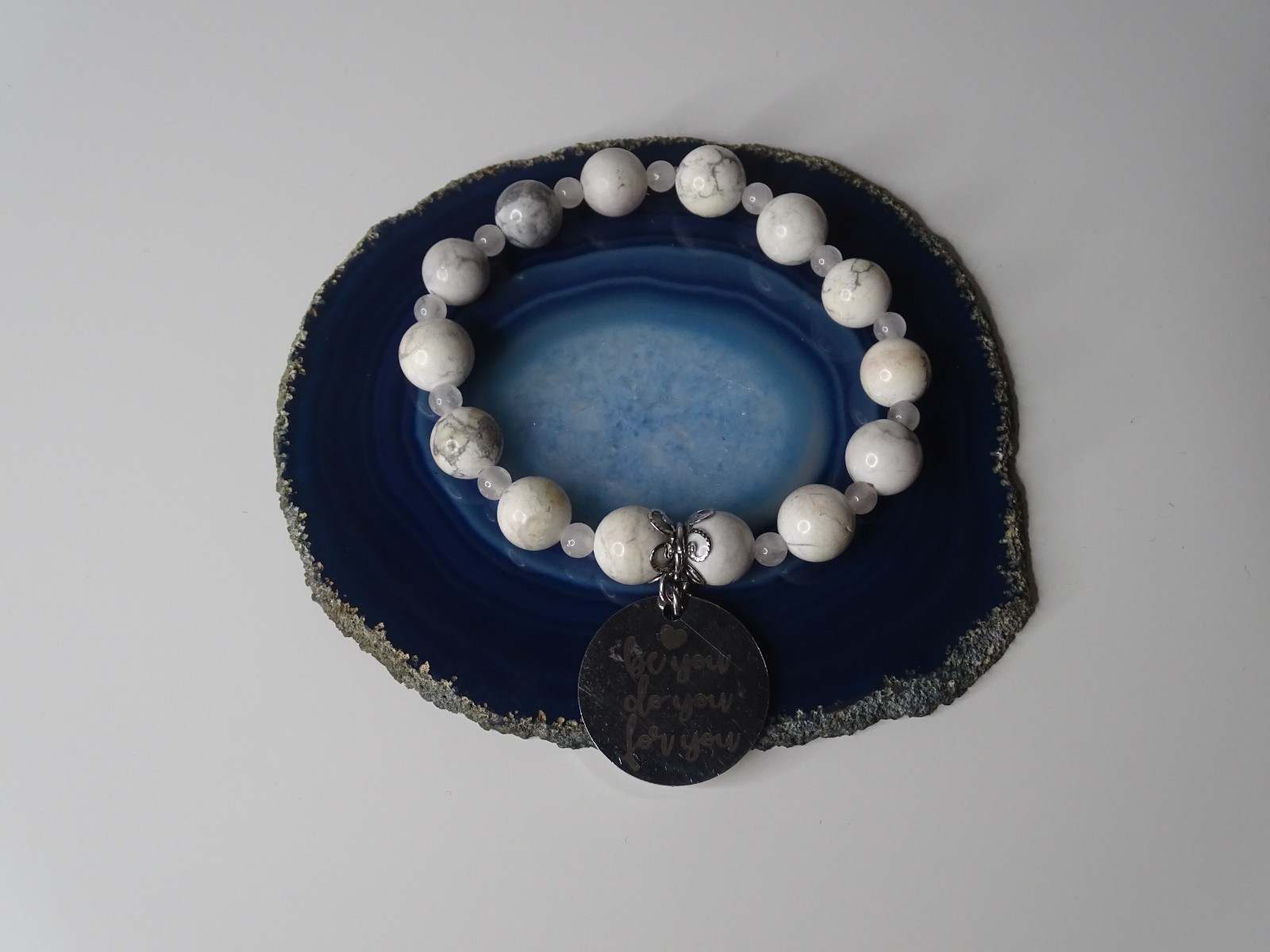 Stunning Southwestern White Howlite Beaded Bracelet With Silver-Tone Charm 30g