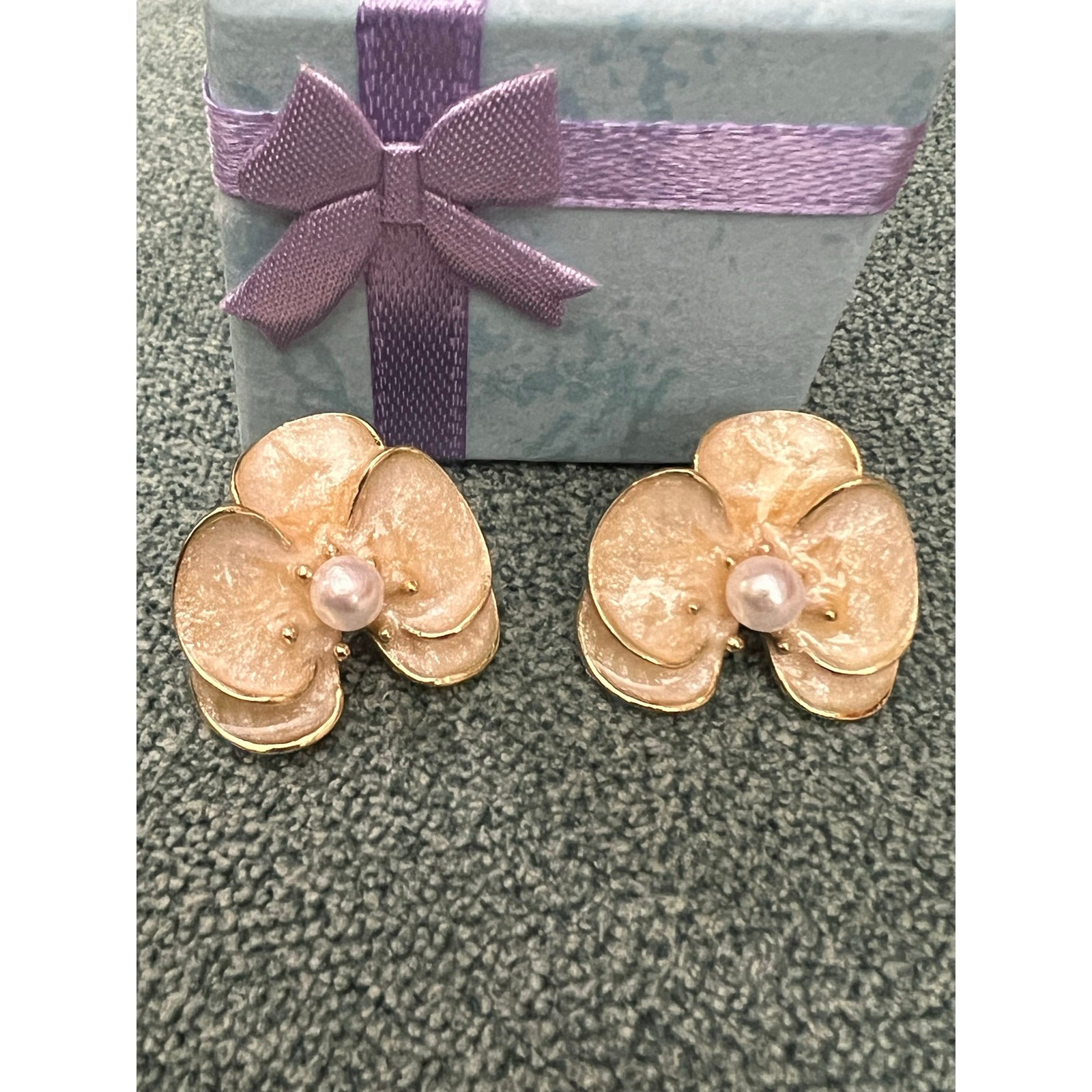 Brand New Champagne Orchid Stud Earrings – Cream Pearl Floral Statement Jewelry
