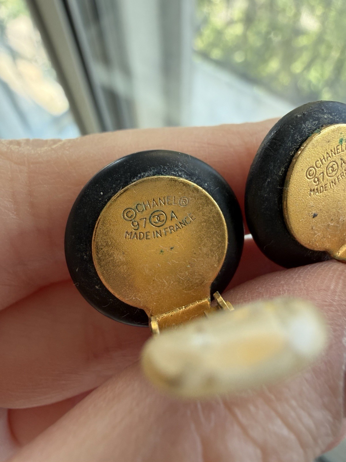 CHANEL 97A Vintage Signed Round CC Logo Clip-On Enamel Earrings Black/Gold/White