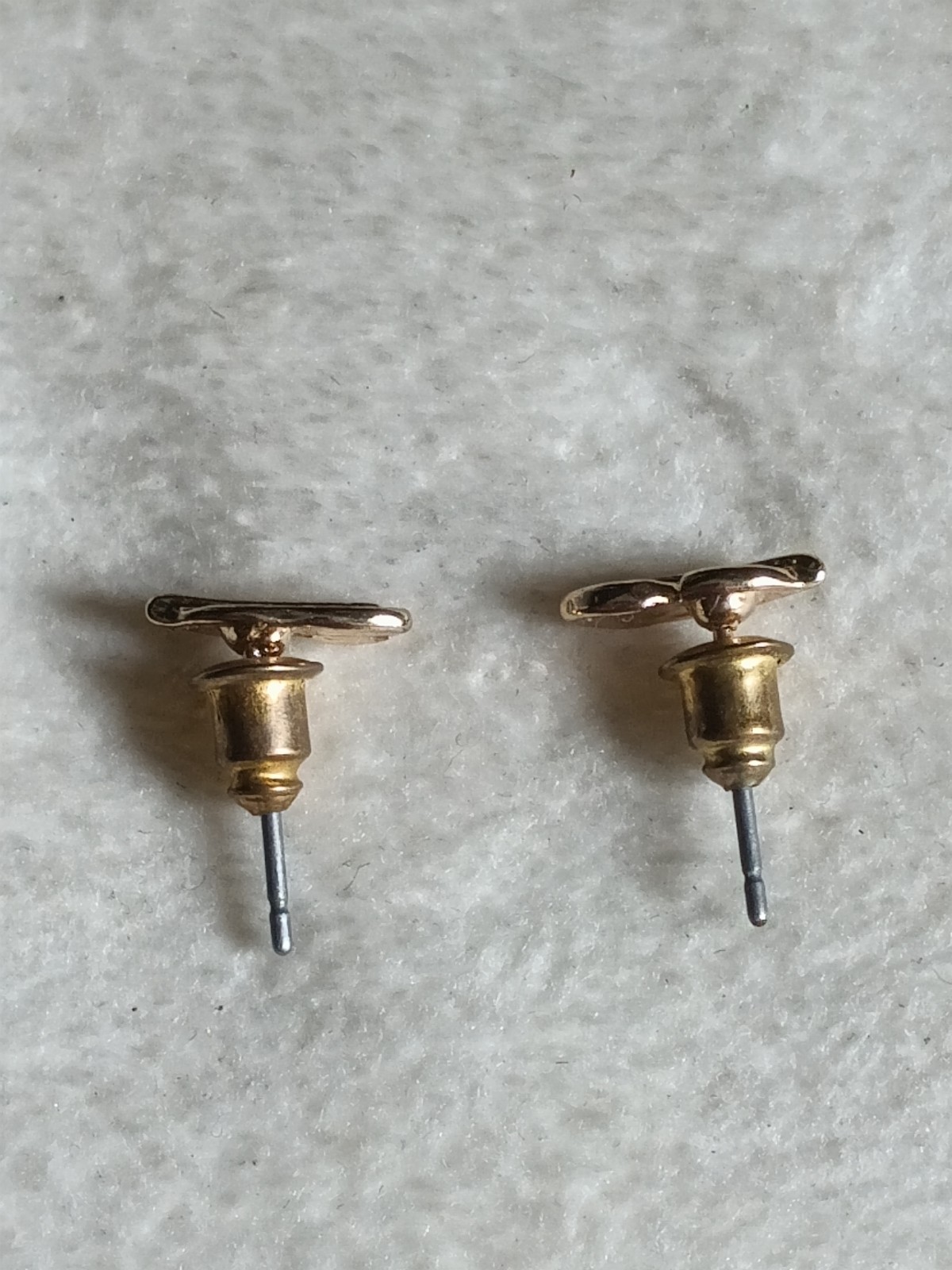 vintage Gold Tone Leaf Stud Earrings Push Back Closure Lobe Pair