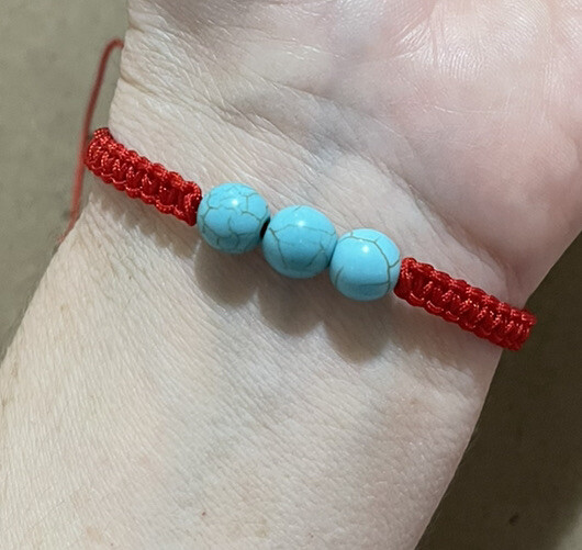 Pulsera Roja de proteccion con piedra Turquesa para maxima SUERTE general