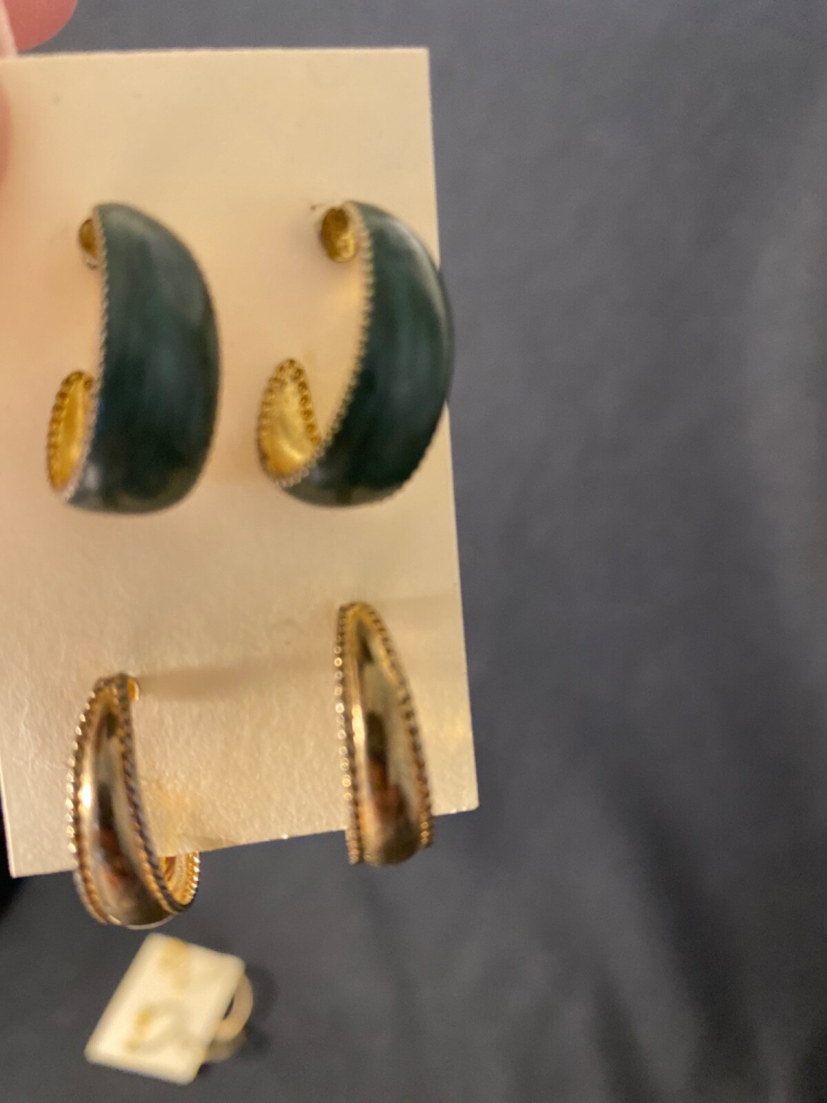 Lot Of 13 Sets Hoop Pierced Earrings Silver/Gold Tone Green Enamel C-Hoop ++