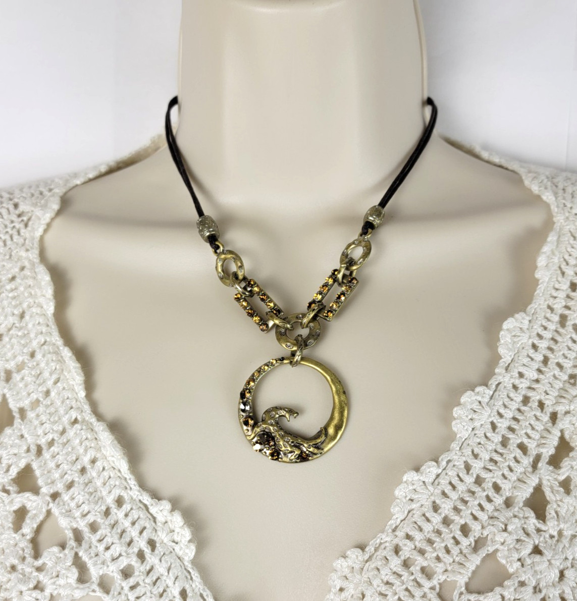 Vintage Bronze Tone Leopard Figure Statement Pendant Necklace Brown Leather Cord