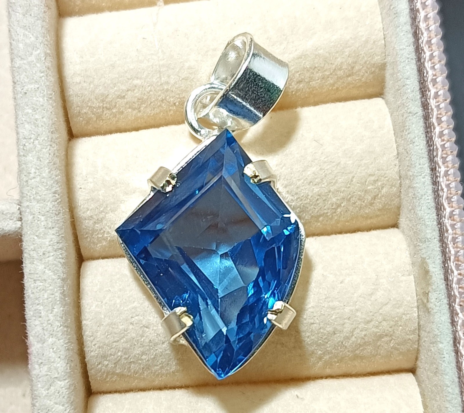 Natural Certified 31.60 ct Santa Maria Blue Aquamarine Pendant -925 Solid Silver