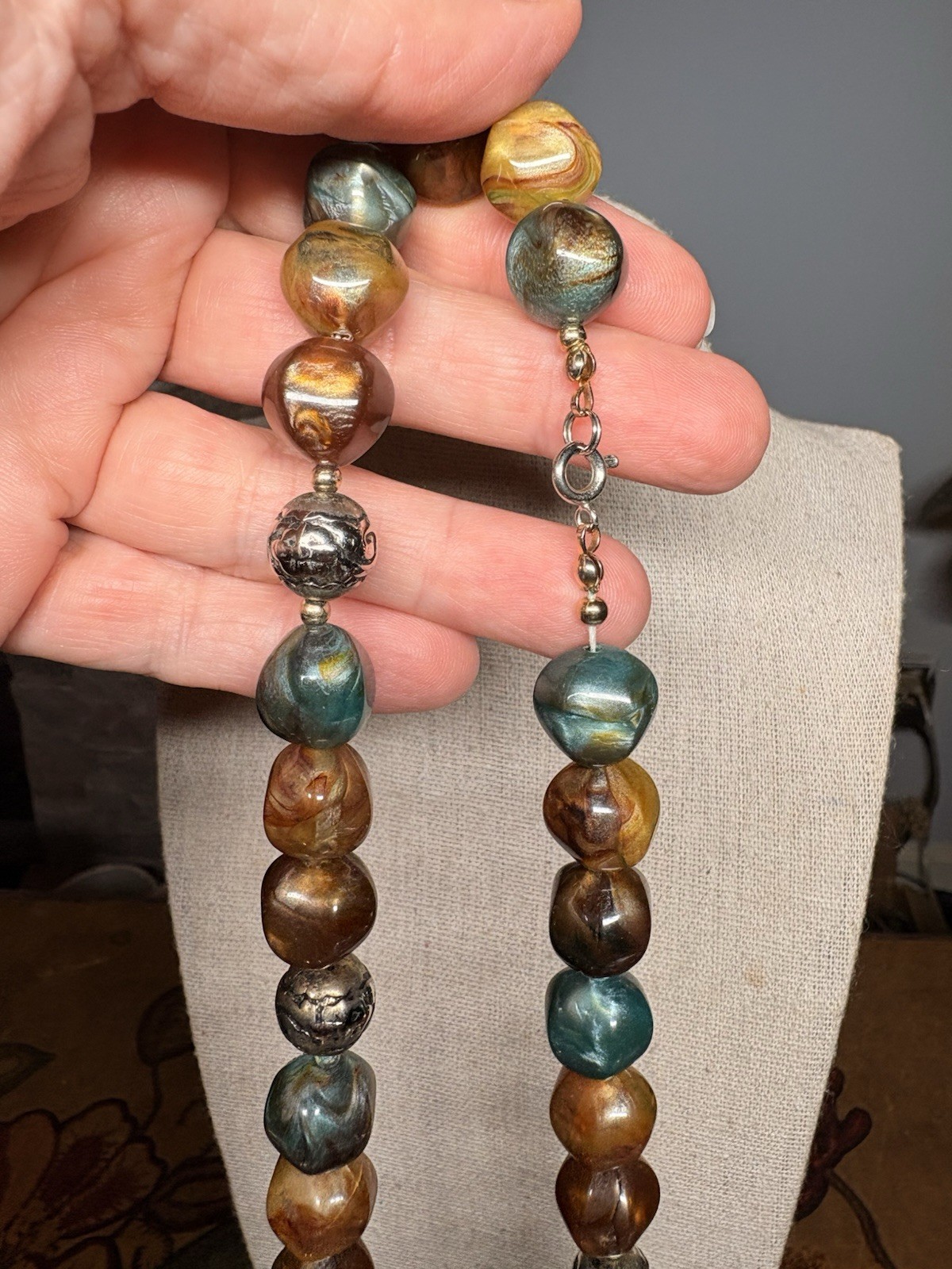 Vintage Earthy Boho Beaded Necklace Acrylic/Lucite 22in Woodsy