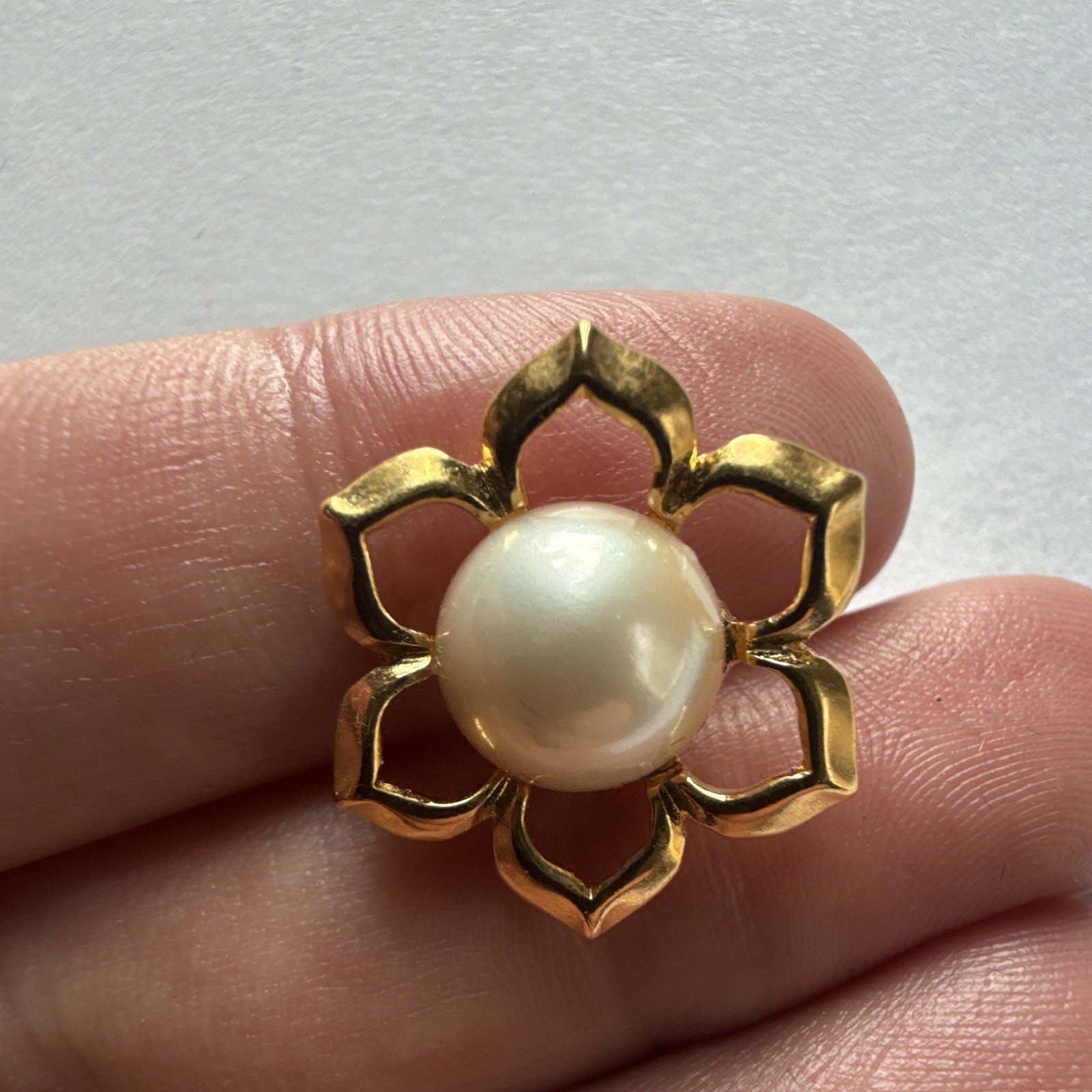 Trifari Signed Flower Stud Earrings Gold Plated Faux Pearl