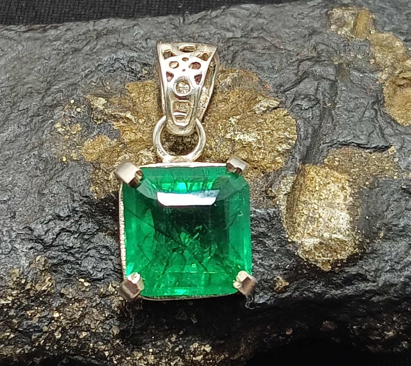 Certified 23.65Ct Stunning Emerald 925 Solid Silver Asscher Cut Pendant Gemstone