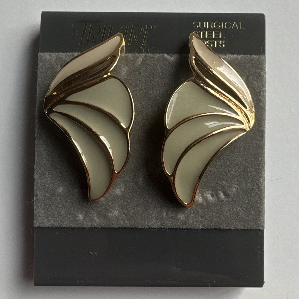 Vintage Trifari Signed Gold Tone Ivory Enamel Wing Stud Earrings Butterfly Back