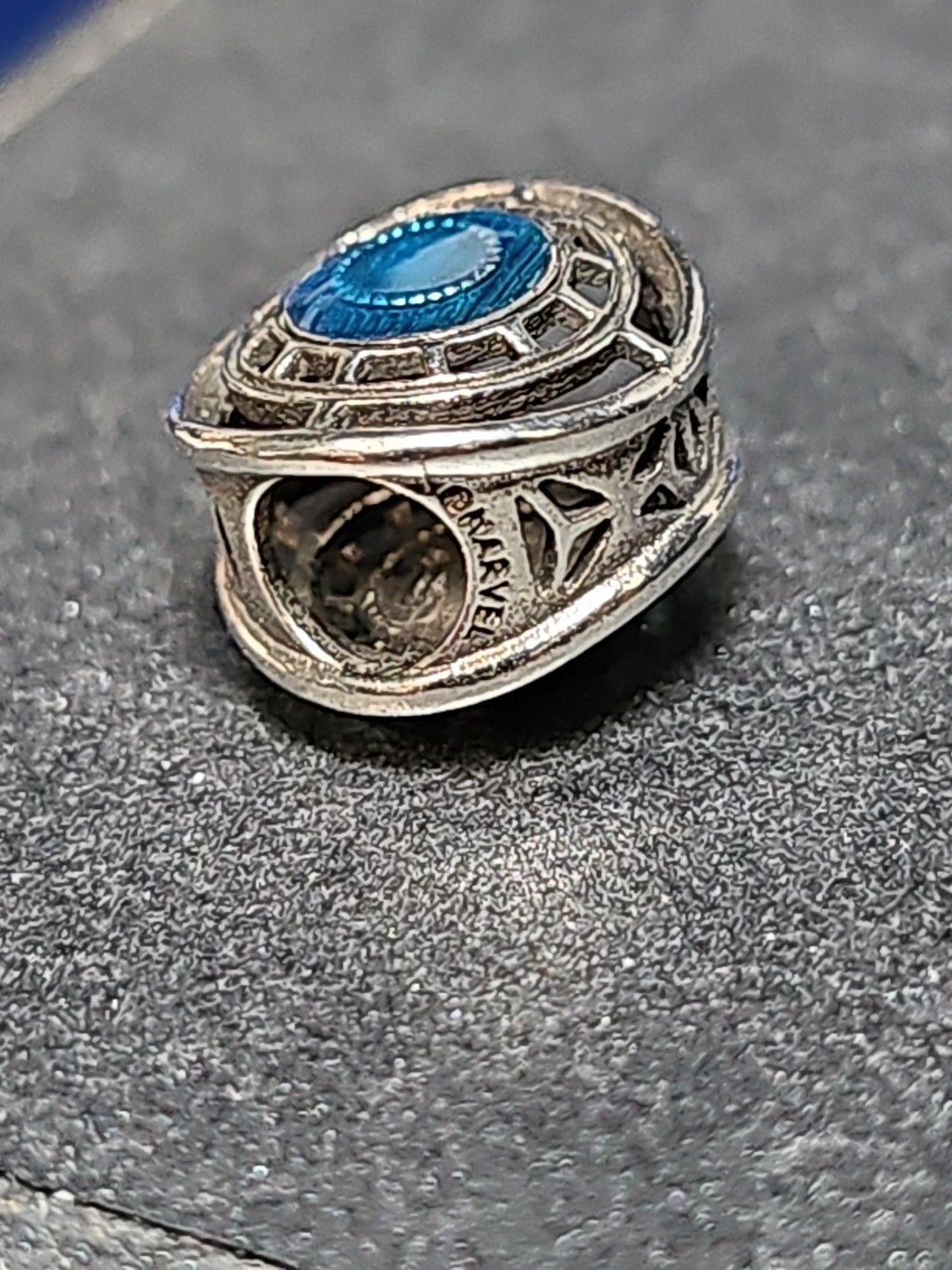 Pandora Marvel The Avengers Iron Man Arc Reactor Charm 790788C01 S925 ALE