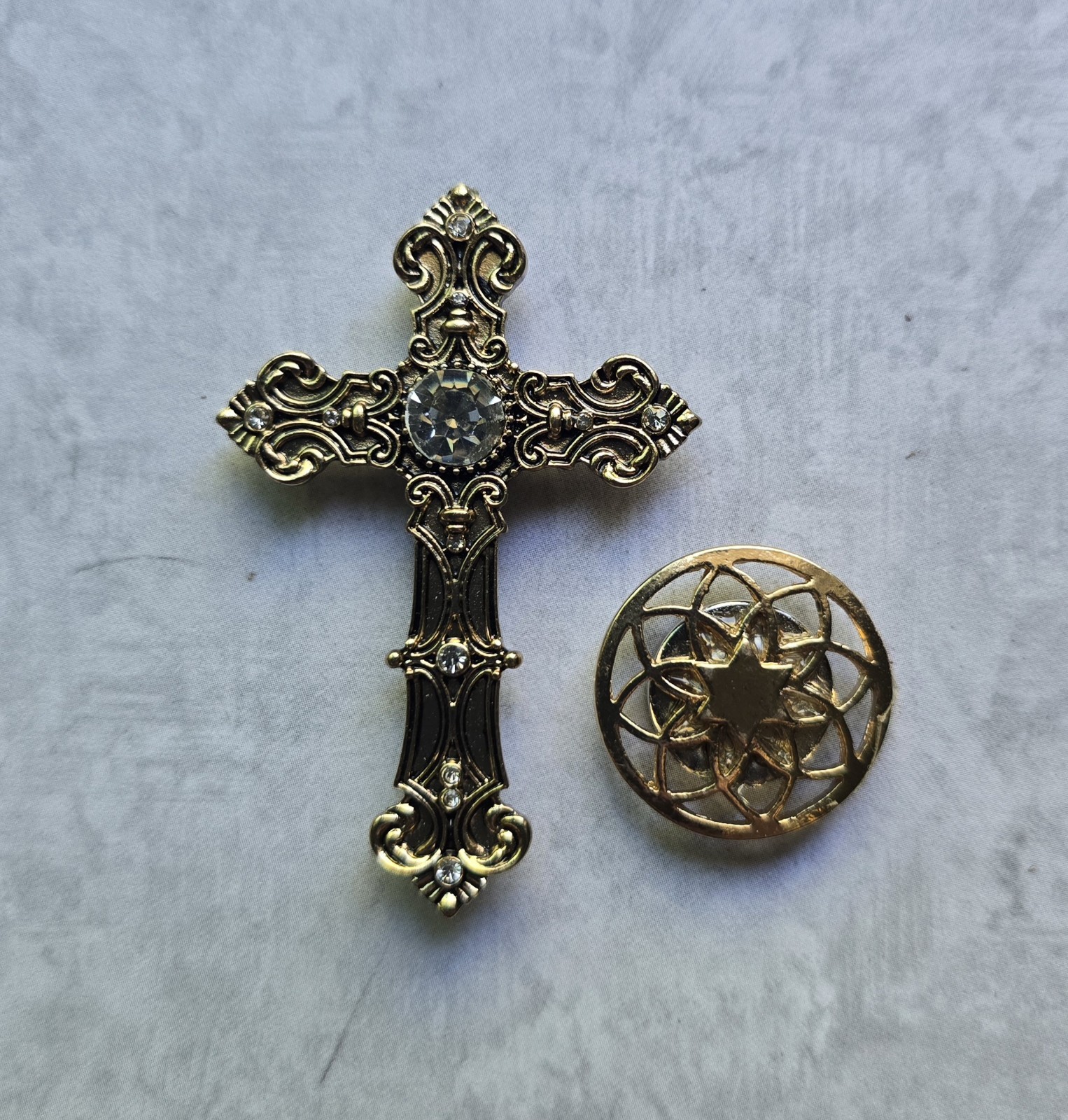 Magnetic Gold Tone, Crystal Cross Brooch. Christmas brooch, Easter. Cross pin