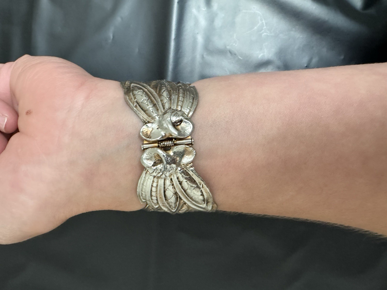 Vintage Unsigned Silver Tone Ornate Leaves Clamper Cuff Bracelet Statement Wide