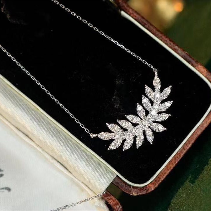 Silver Plating Geometric Leaf Shape 1.85 CT Simulated Stylish Love Gift Necklace