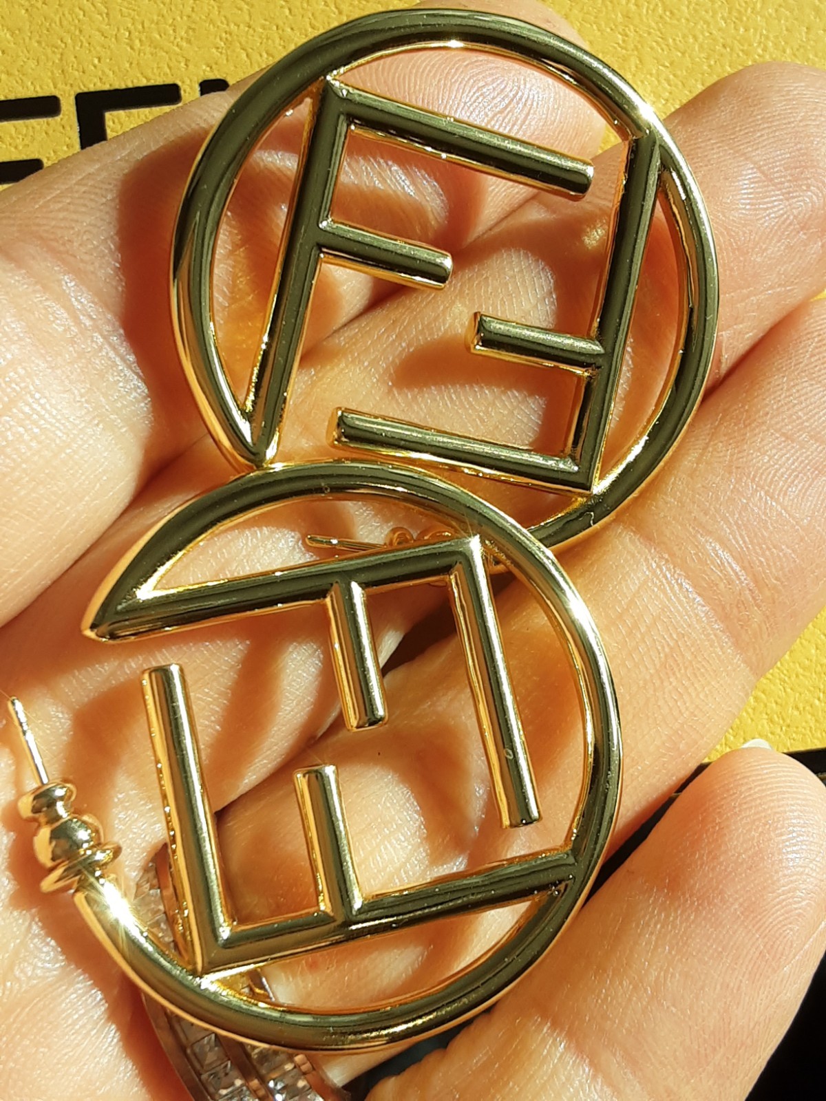 100% Fendi Earrings 💜💜 logo FF hoops 1.3 inch magnetic box