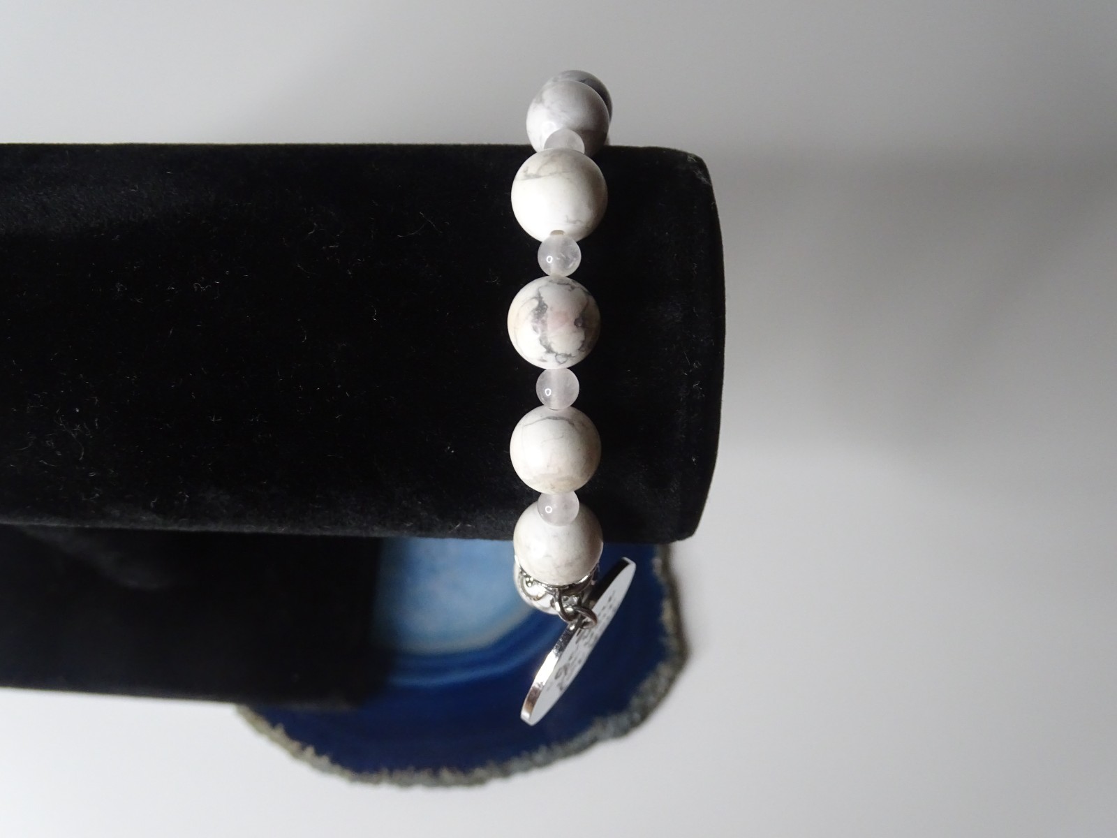 Stunning Southwestern White Howlite Beaded Bracelet With Silver-Tone Charm 30g