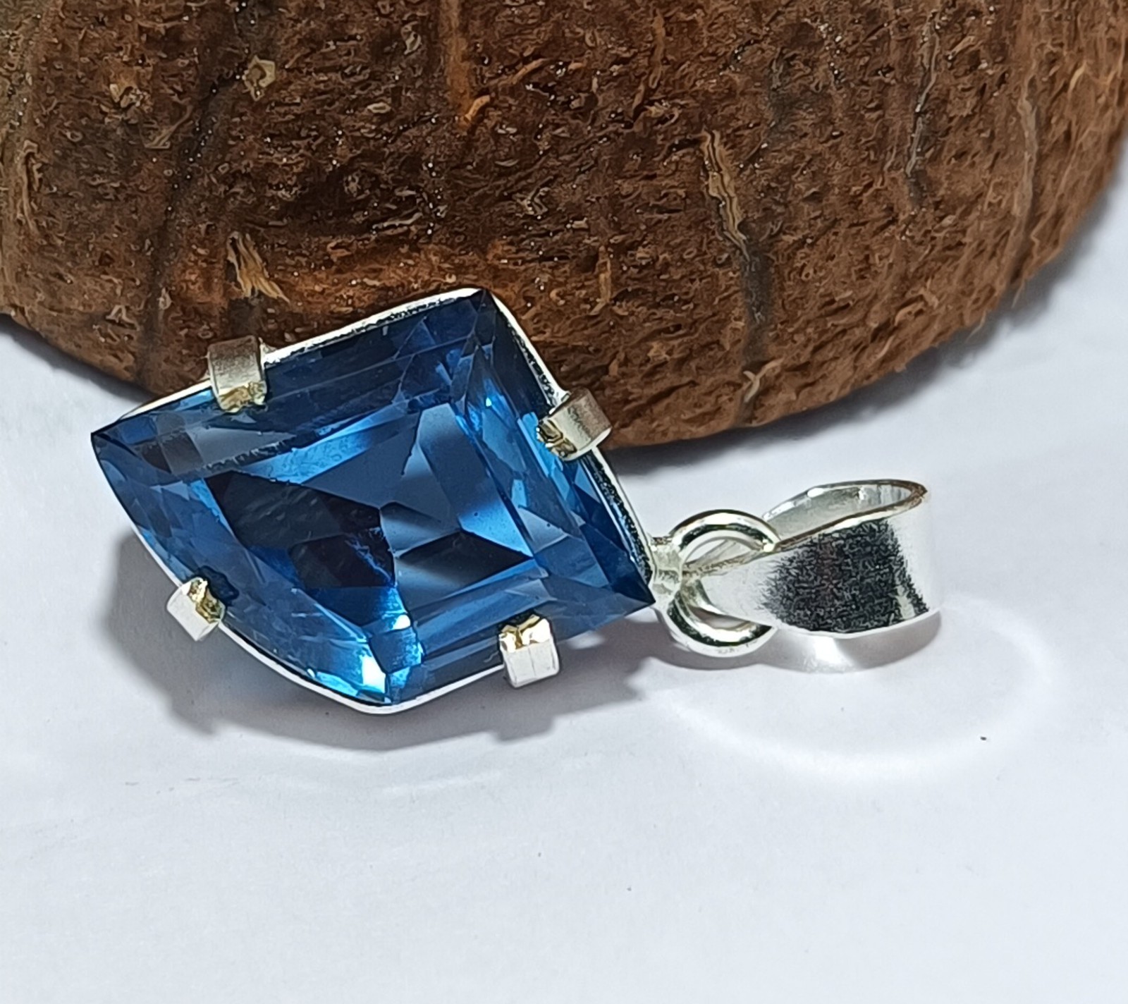 Natural Certified 31.60 ct Santa Maria Blue Aquamarine Pendant -925 Solid Silver