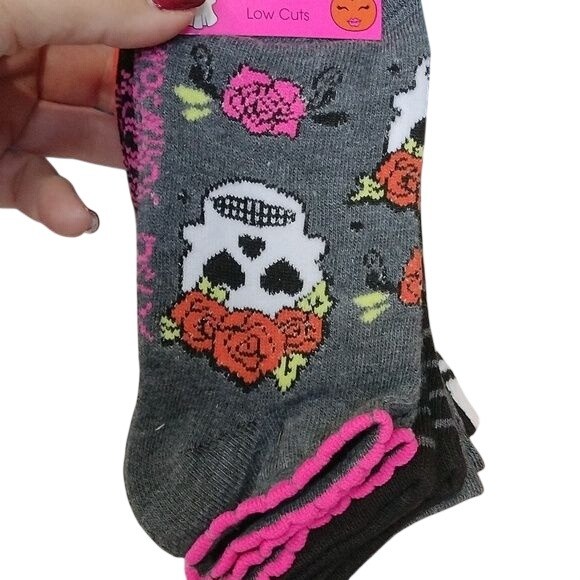 Betsey Johnson Goldtone Flower Earrings + 8 pair Low Cuts Sock Gift Set