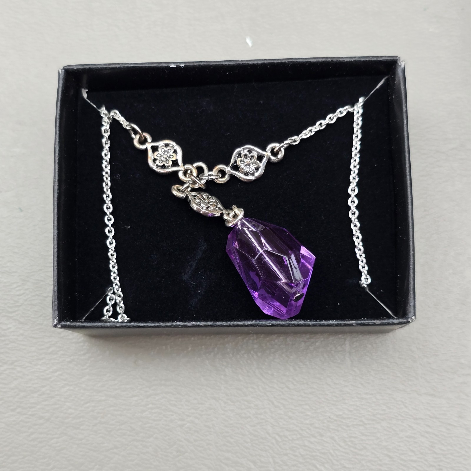 AVON Purple Faceted Pendant Necklace Earrings Set Silver Tone Jewelry Unused