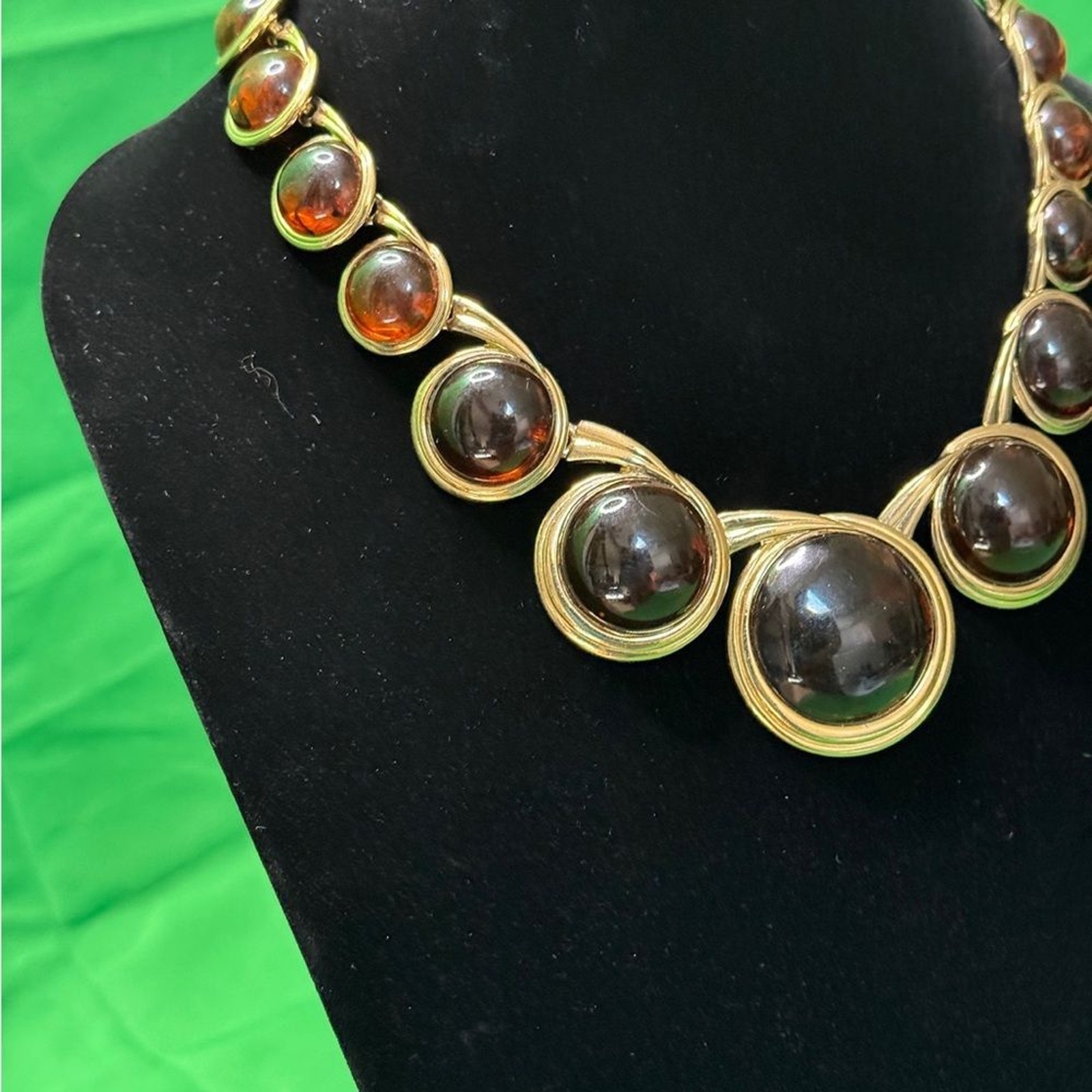 Elegant Gold and Brown Necklace vintage
