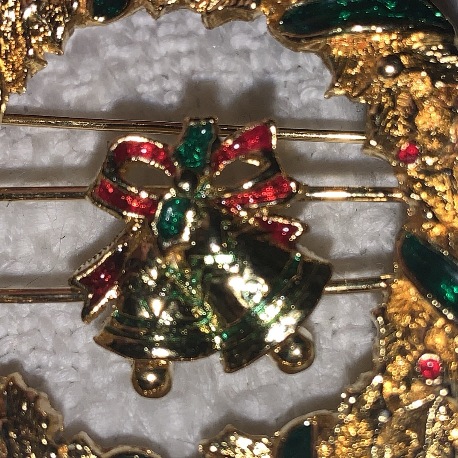 Christmas Wreath Gold Tone Pin Brooch 1995 BG Signed Vintage Enamel Bell Slider
