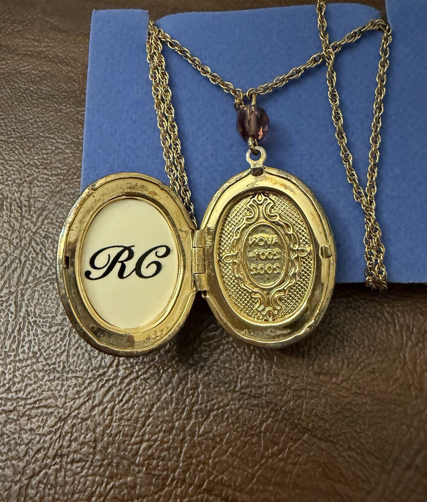Avon Rep Club Recognition Rose Circle Necklace Female 2001-2002 Gold Tone In Box