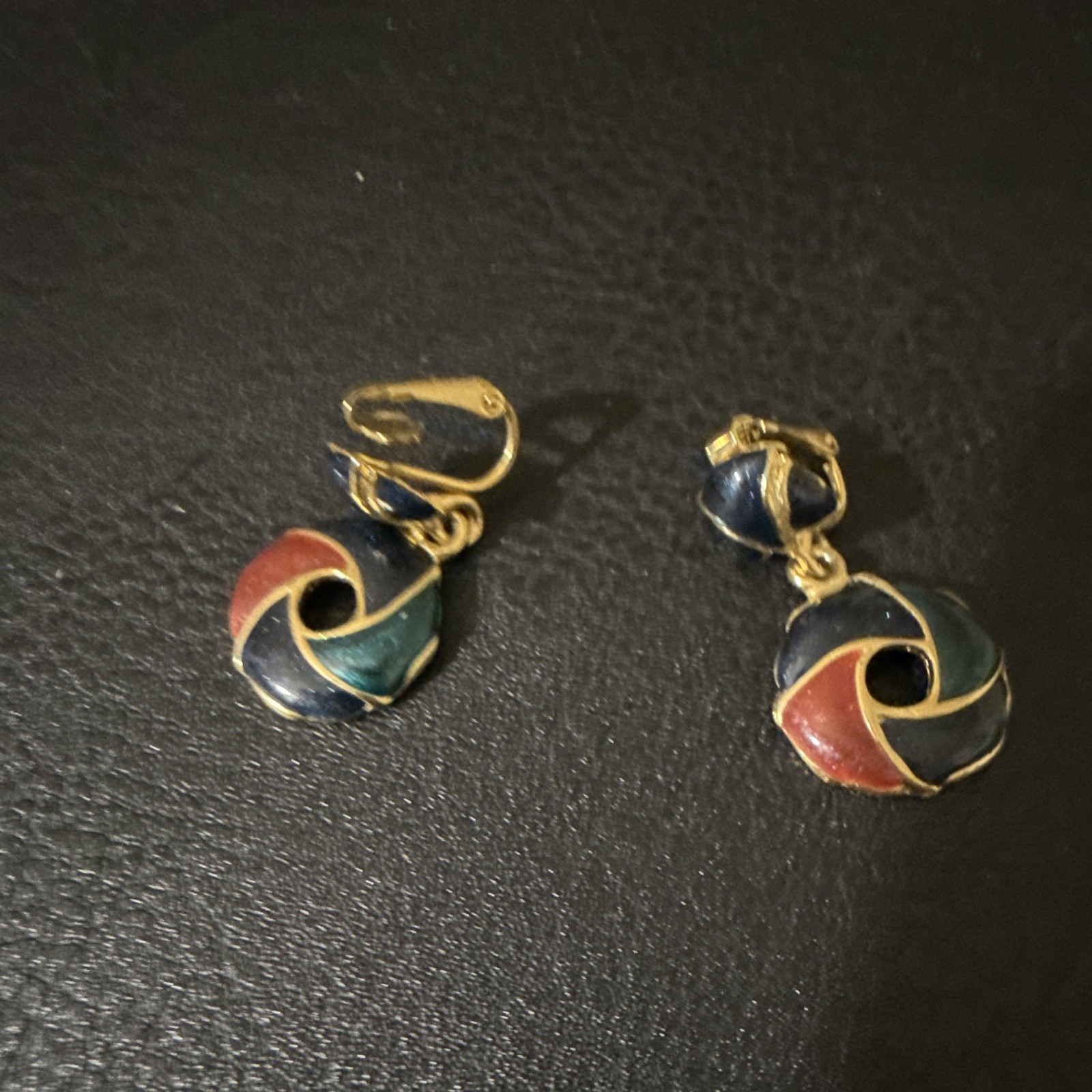 Gold Tone Multicolor Enamel Swirl Round Clip-On Dangle Earrings No Stone