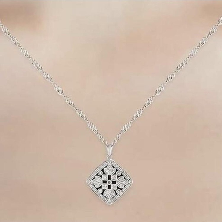 Femme Luxe Vinenna Vintage Diamond Pendant 18“ Box Chain 925 Sterling Silver