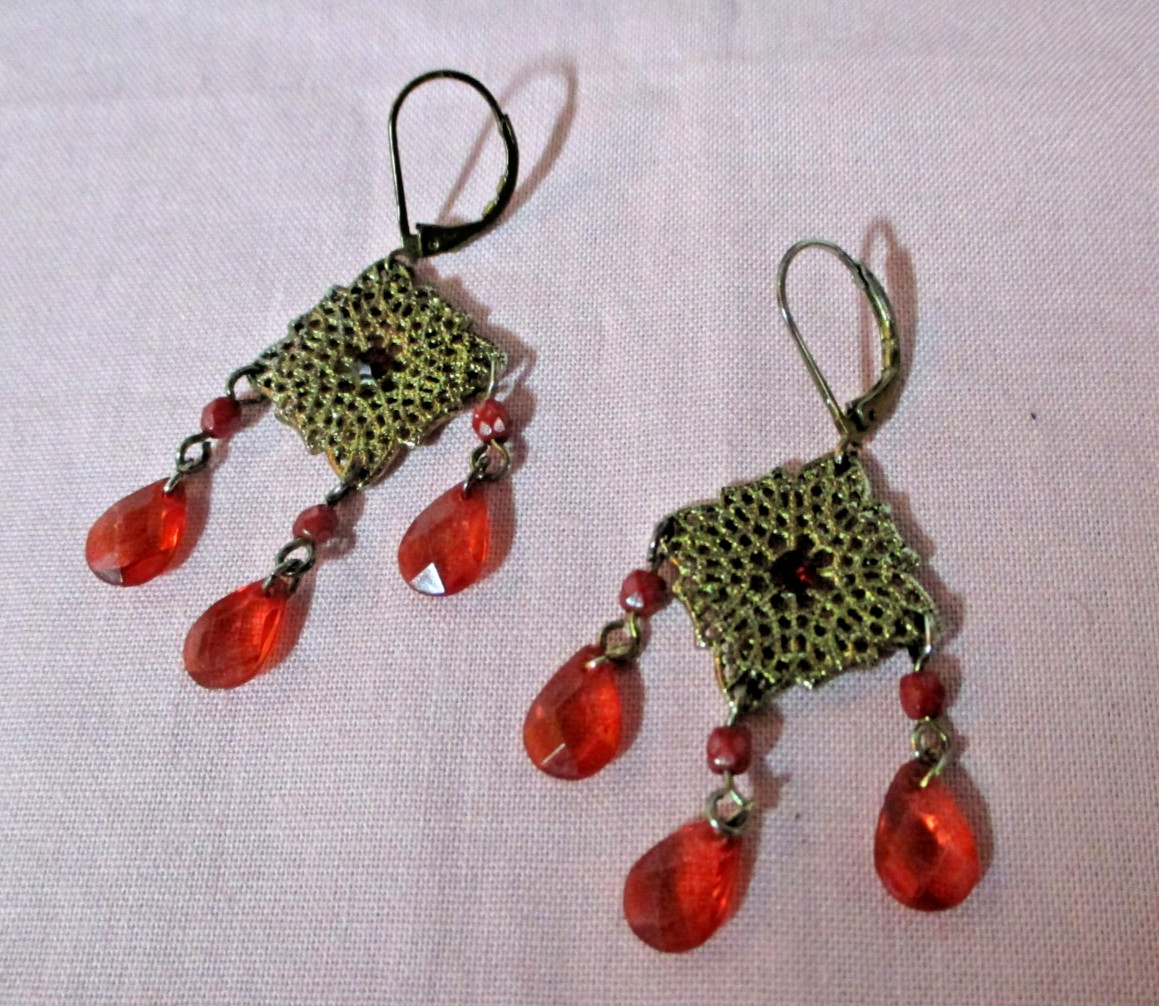3 Stone Dangle Earrings Gold Tone Filigree Leverback Darker Center Stone No Mark
