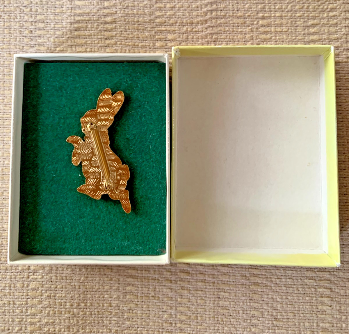 Beatrix Potter Peter Rabbit Enameled 22k Gold Plated Brooch by Fish Crown 1992