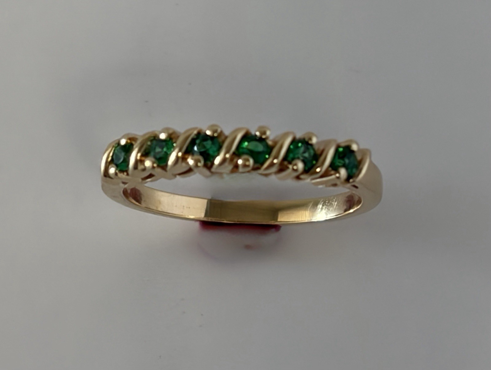 10k Yellow Gold Band Ring 6 Round Green Cubic Zirconia Prong Set