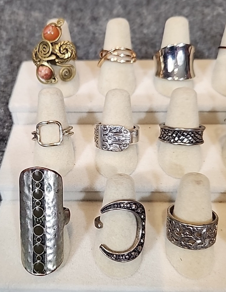 Jewelry 18 Egyptian Rings Adjustable Sized Stretch Lot #172 See Description
