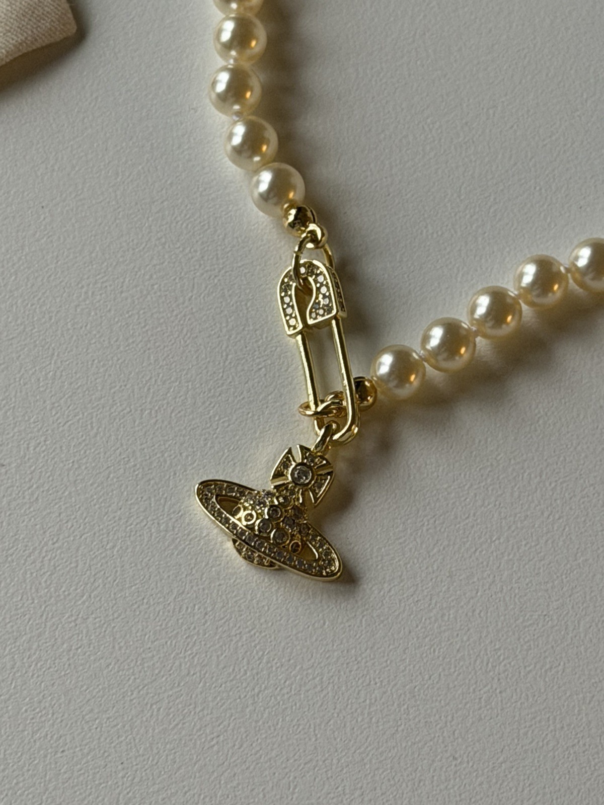 VW Lucrece Pearl Necklace – Gold