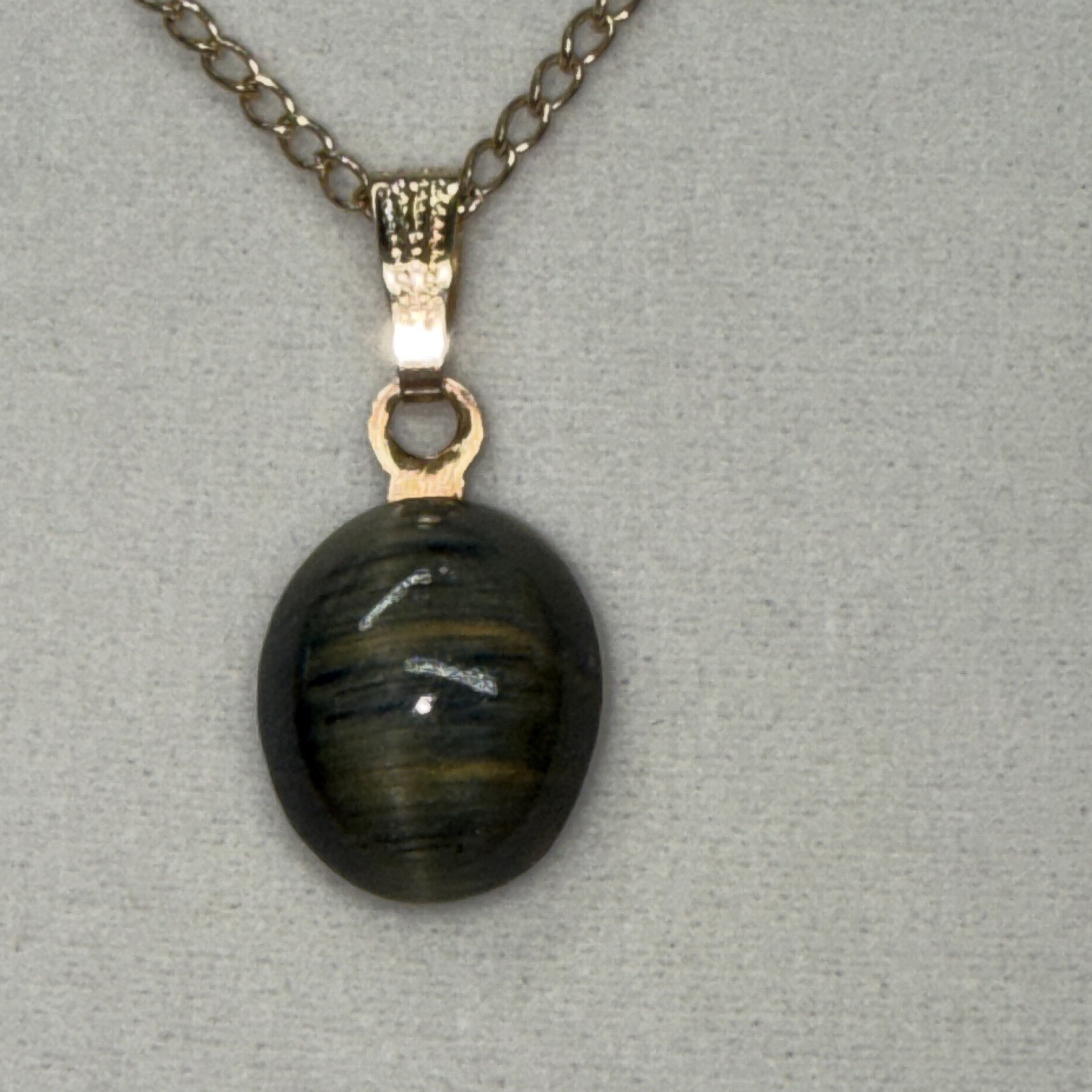 Gold Tone Oval Link Chain Necklace w/ Tiger’s Eye Oval Bezel-Set Pendant Charm