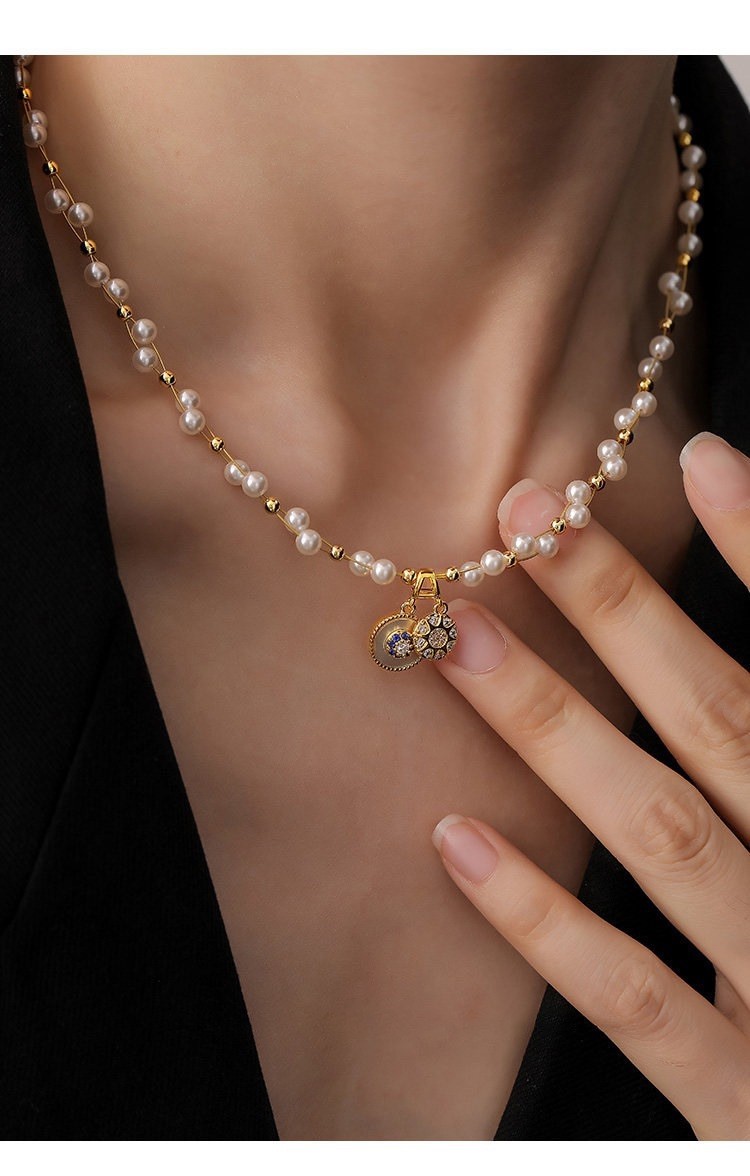 Vintage Imitation Pearl Beaded Choker Necklace with Double Sun Pendant