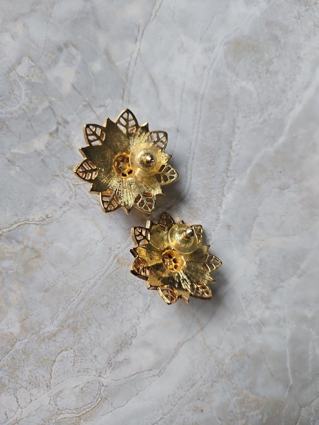 Womens Post Back Earrings Sparkly Red Enamel Crystals Gold Tone Poinsetta