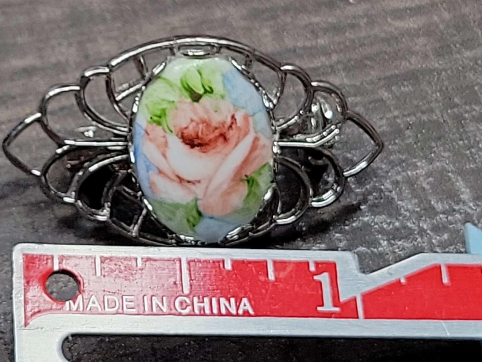 Small 1 And 1/2 Inch Vintage Rose Broch.