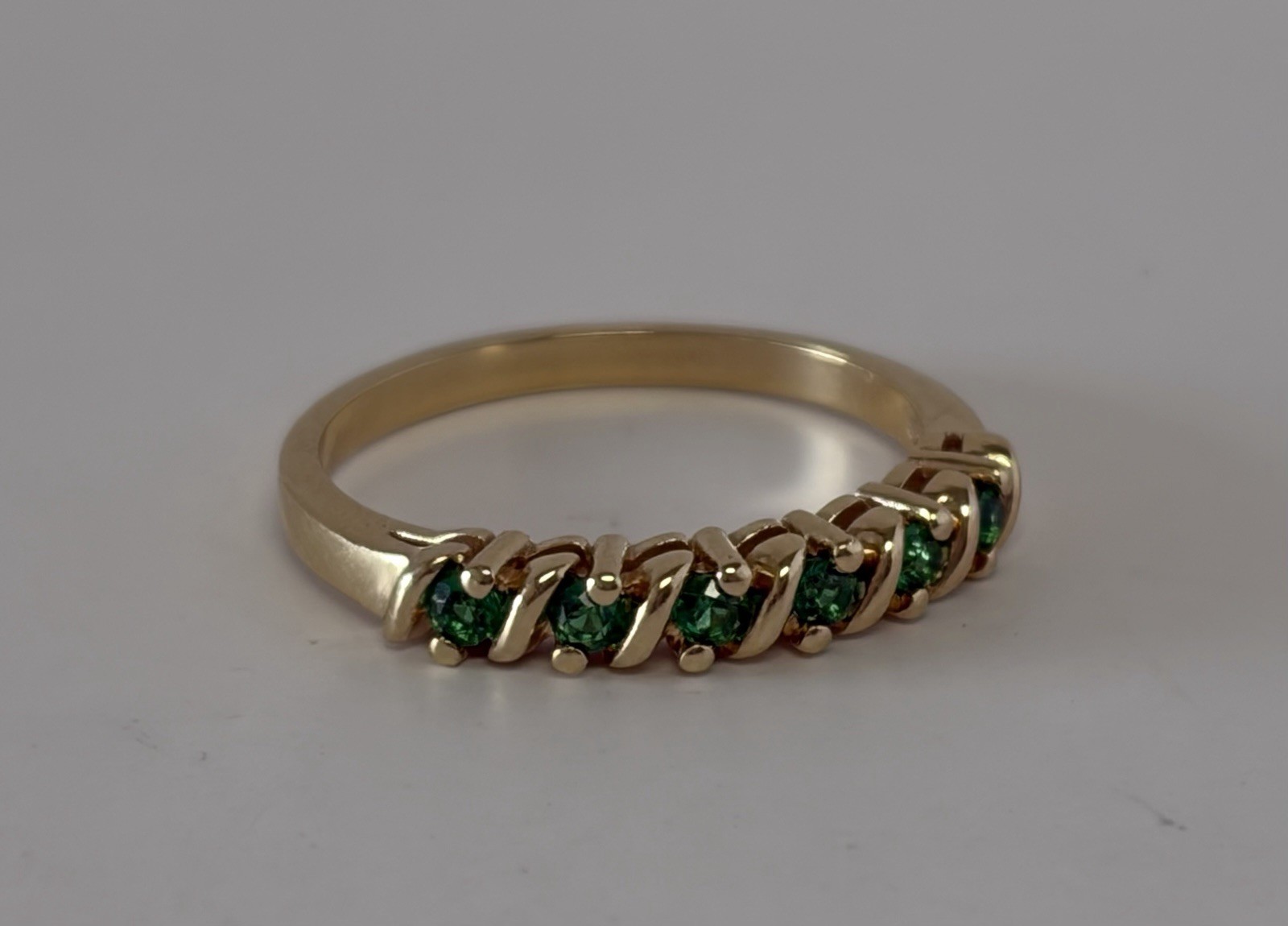 10k Yellow Gold Band Ring 6 Round Green Cubic Zirconia Prong Set