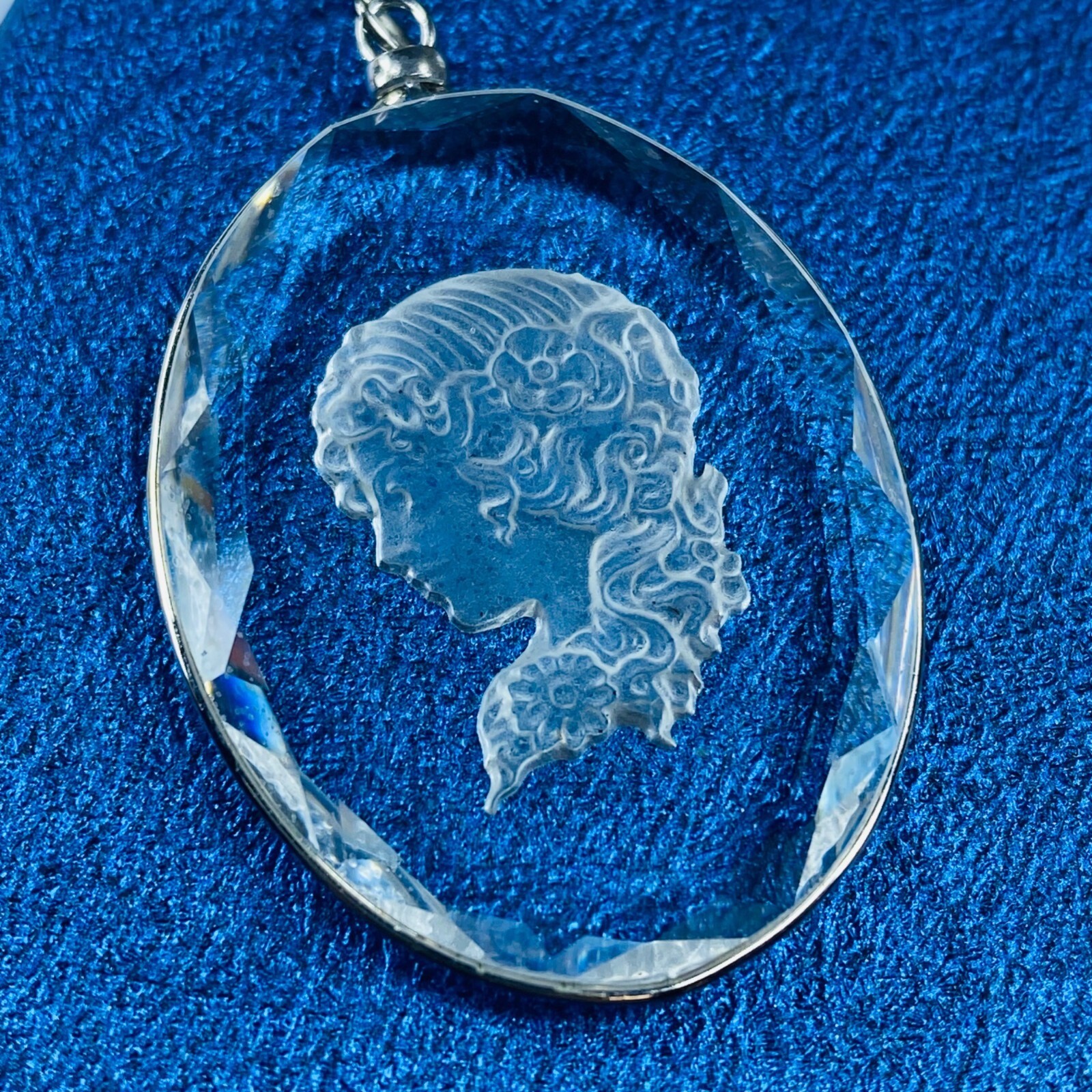 Cyrstal Cameo Girl Lady Women Pendant for Necklace Clear Glass Etched In Design