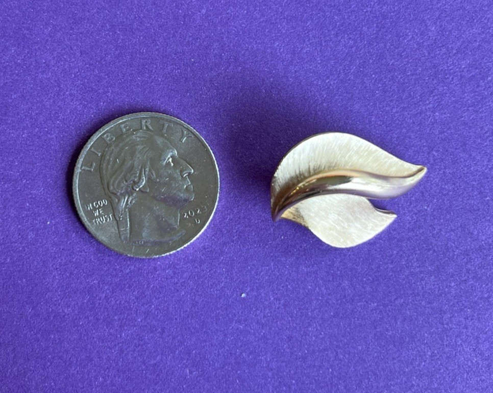 Vintage Trifari Branded Gold-Toned Clip-on Earrings