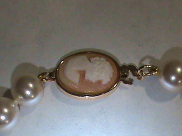 Vintage Jostens Gold On Sterling Clasp Genuine Cameo 8mm Majorca Pearl Bracelet